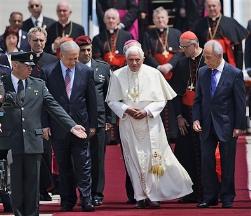 Le pape Benoît XVI à son arrivée en Israël