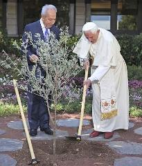 Il papa Benedetto XVI e il presidente israeliano Shimon Peres
