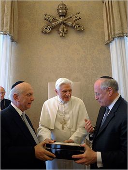 Pope Benedict receives a delegation of American Jews at the Vatican