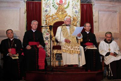 Der Papst Benedikt XVI. in der Grabeskirche