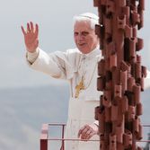Le pape Benoît XVI au Mount Nébo