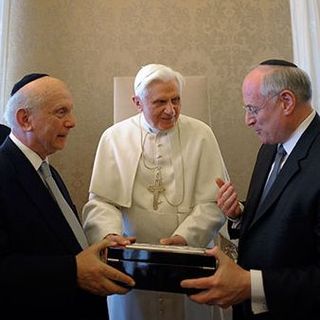 Pope Benedict receives a delegation of American Jews at the Vatican